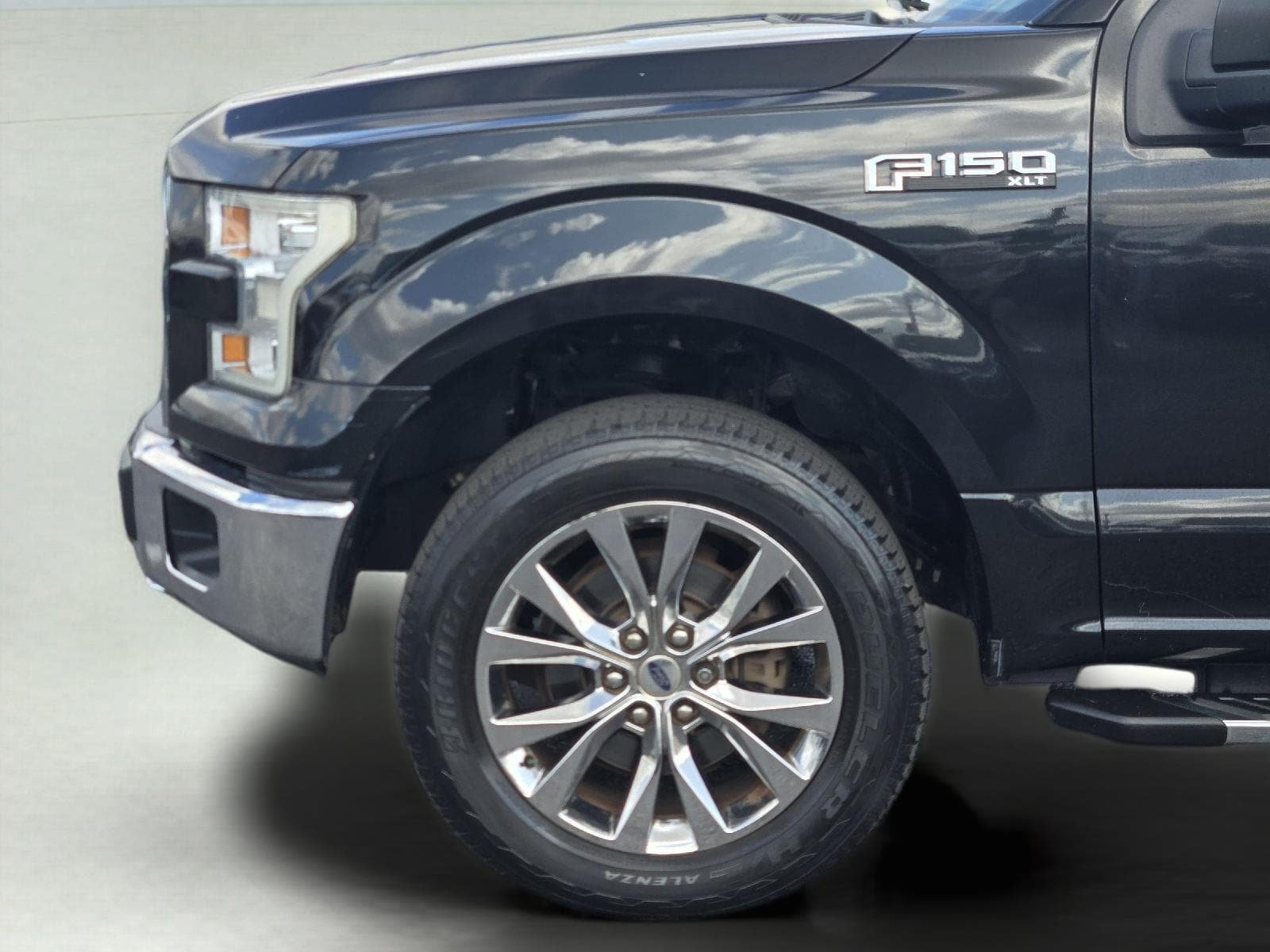 Used 2015 Ford F150 XLT w/ Equipment Group 302A Luxury AWD/4WD image 8