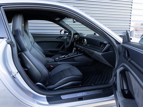 Certified 2024 Porsche 911 GT3 image 28