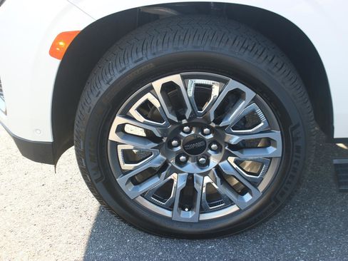 Used 2023 GMC Yukon XL Denali Ultimate image 47