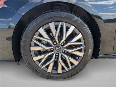 Used 2024 Nissan Altima 2.5 SV FWD image 23
