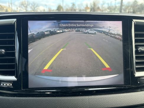 Used 2024 Chrysler Pacifica Touring-L image 27