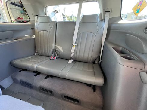 Used 2015 GMC Acadia SLE image 13