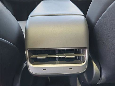 Used 2023 Tesla Model Y Long Range AWD/4WD image 25