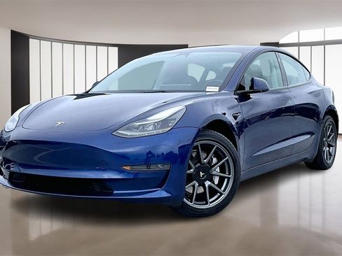 Used 2023 Tesla Model 3 Standard Range image 1