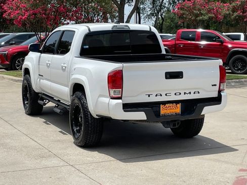 Used 2017 Toyota Tacoma TRD Sport w/ Tow Package RWD image 4