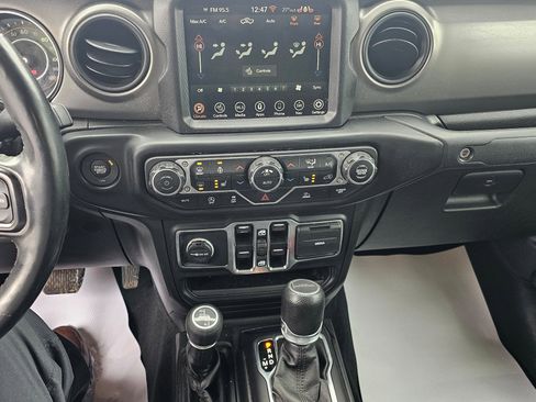 Used 2021 Jeep Gladiator Willys image 26