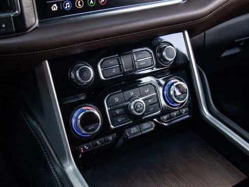 Used 2021 GMC Yukon Denali w/ Denali Premium Package image 17