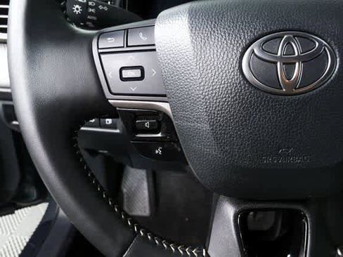 Used 2025 Toyota Camry SE image 9