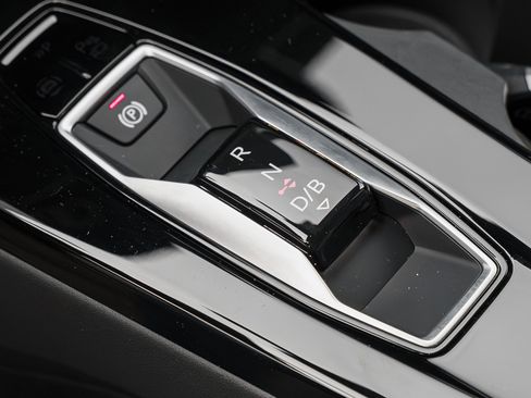 Used 2025 Audi Q6 e-tron Premium Plus w/ Premium Plus AWD/4WD image 11