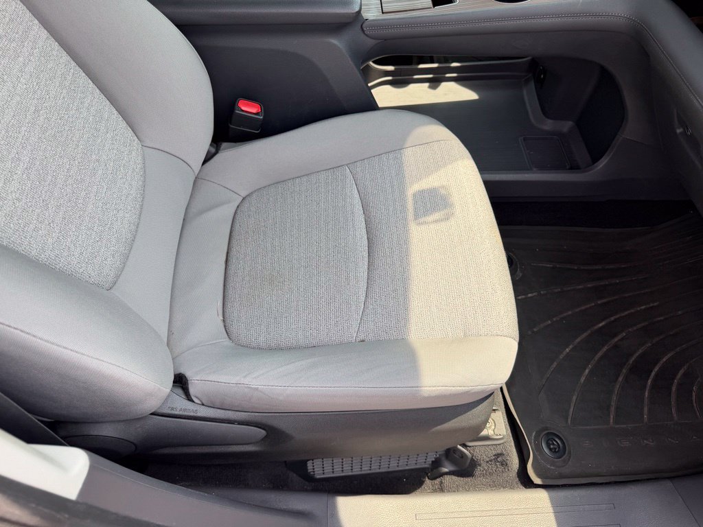 Used 2022 Toyota Sienna LE FWD image 17