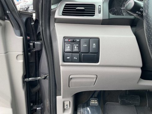 Used 2017 Honda Odyssey Touring Elite image 16