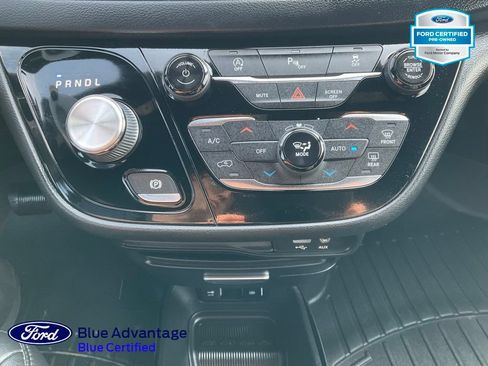 Used 2020 Chrysler Pacifica Touring-L FWD image 12