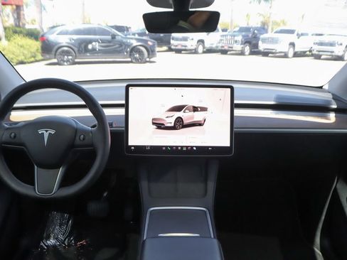 Used 2024 Tesla Model Y Long Range RWD image 23