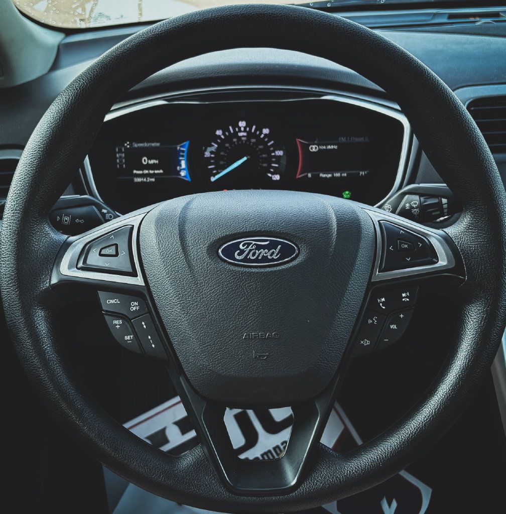 Used 2020 Ford Fusion SE FWD image 8