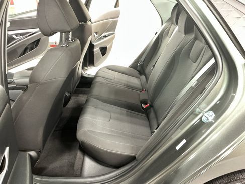 Certified 2025 Hyundai Elantra SE image 14