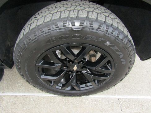 Used 2022 Chevrolet Tahoe Z71 w/ Luxury Package image 13