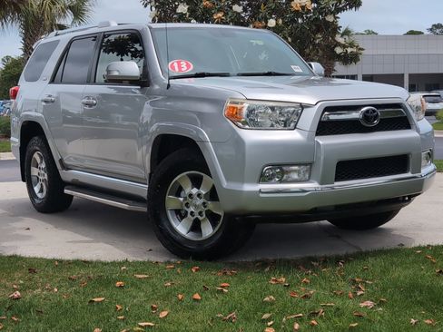 Used 2013 Toyota 4Runner SR5 RWD image 2
