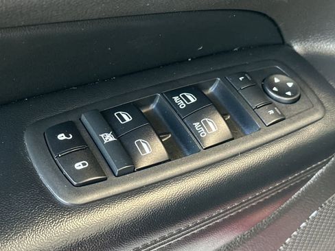 Used 2018 Jeep Grand Cherokee Altitude AWD/4WD image 13