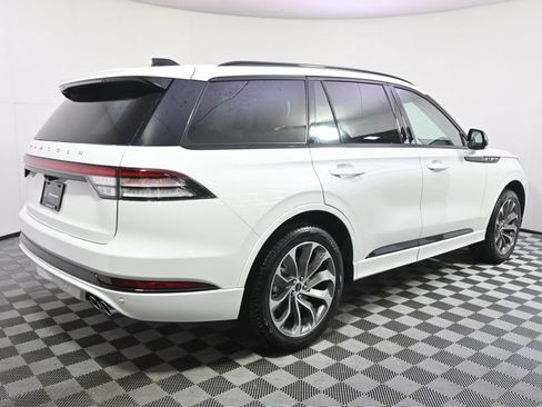 New 2026 Lincoln Aviator AWD image 7