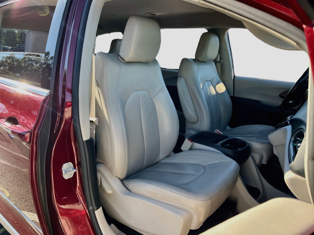 Used 2018 Chrysler Pacifica Touring-L w/ Advanced Safetytec Group FWD image 28