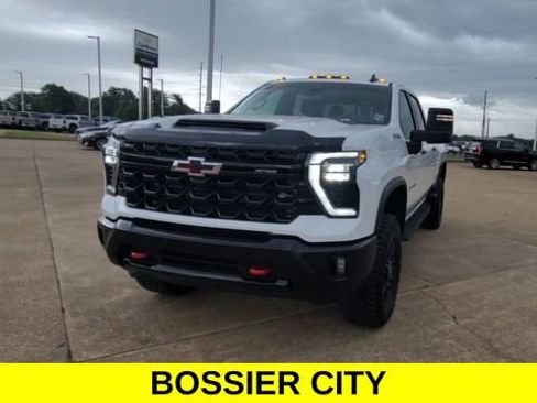 Certified 2025 Chevrolet Silverado 2500 ZR2 w/ Technology Package AWD/4WD image 3