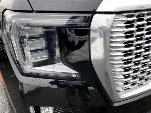 Used 2023 GMC Yukon XL Denali w/ Denali Reserve Package image 27