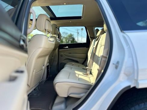 Used 2020 Jeep Grand Cherokee Overland AWD/4WD image 20