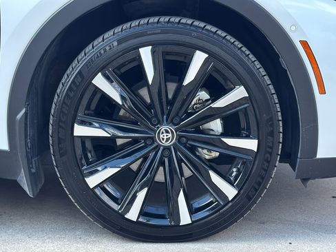 Used 2025 Toyota Crown Platinum image 32