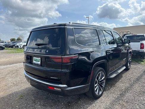 Used 2022 Jeep Wagoneer Series II w/ Premium Group I AWD/4WD image 3