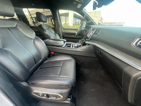 Used 2024 Jeep Wagoneer L Series II image 45