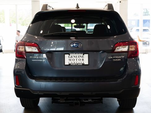 Used 2017 Subaru Outback 3.6R Limited AWD/4WD image 5
