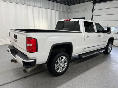 Used 2019 GMC Sierra 2500 Denali w/ Duramax Plus Package AWD/4WD image 4