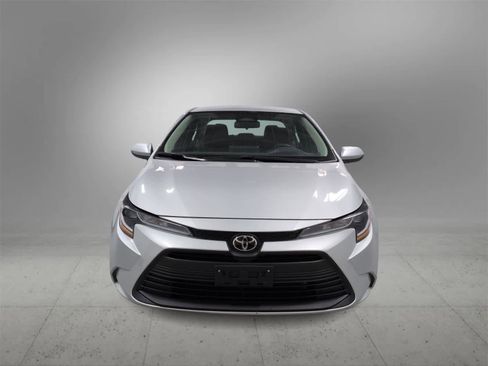 Used 2024 Toyota Corolla LE image 2