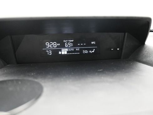 Used 2022 Subaru Crosstrek 2.0i image 16