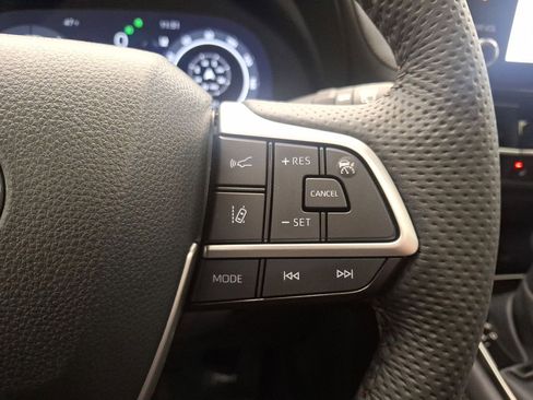 Certified 2025 Toyota Sienna Limited image 18