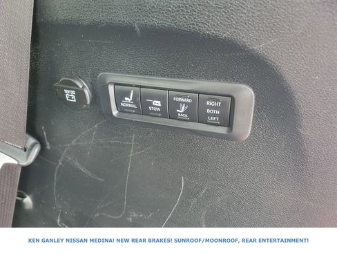 Used 2017 Chrysler Pacifica Limited image 48