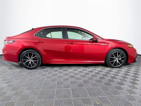 Used 2024 Toyota Camry SE image 22