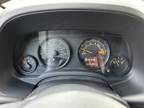 Used 2016 Jeep Patriot Latitude w/ Sun/Sound Group AWD/4WD image 5