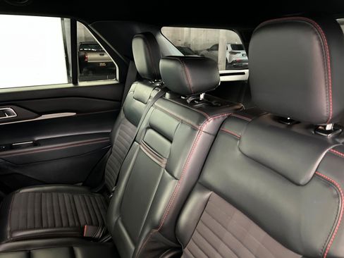 Used 2025 Ford Explorer ST-Line w/ ST-Line Street Pack image 21