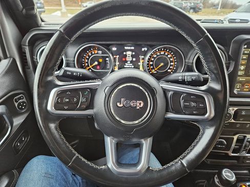 Used 2018 Jeep Wrangler Unlimited Sahara image 11