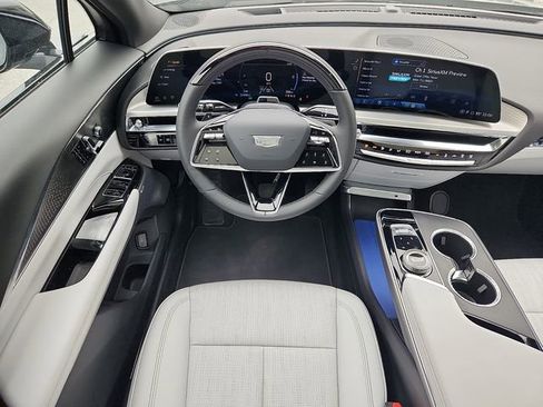 Used 2023 Cadillac Lyriq 2WD image 11