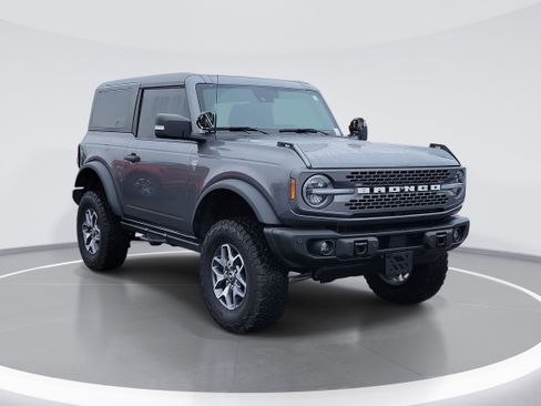 Used 2023 Ford Bronco Badlands image 2