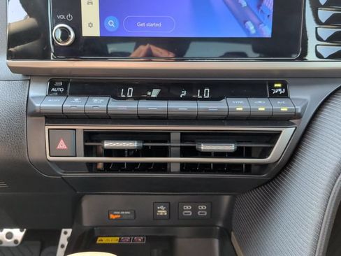Used 2025 Toyota Camry SE FWD image 18