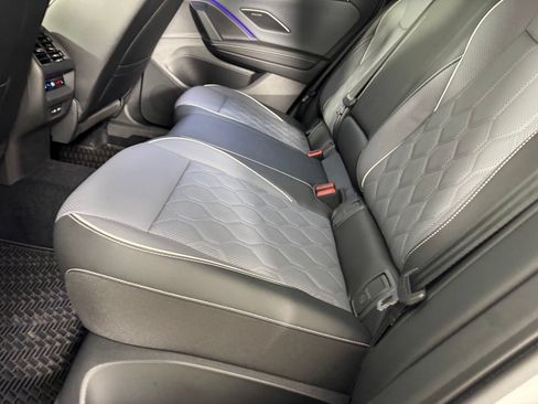 Used 2025 Volkswagen Tiguan SEL R-Line AWD/4WD image 28