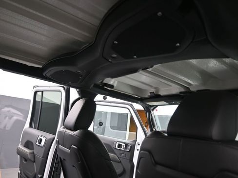 New 2026 Jeep Gladiator Sport AWD/4WD image 27