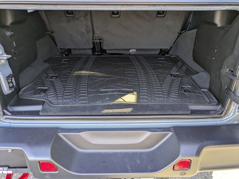 Used 2024 Jeep Wrangler Rubicon w/ Safety Group image 27