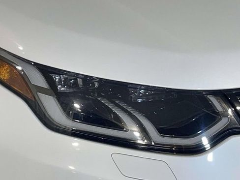 Used 2023 Land Rover Discovery Sport SE R-Dynamic AWD/4WD image 11