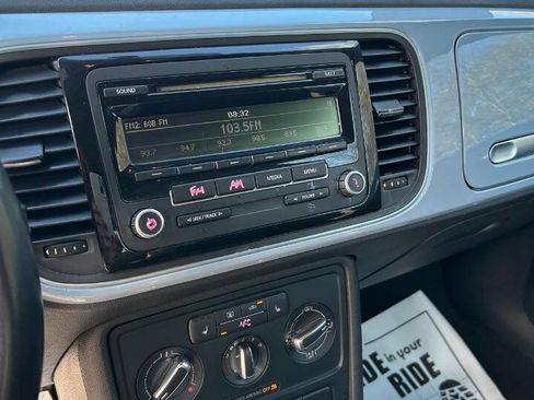 Used 2013 Volkswagen Beetle 2.5 image 22