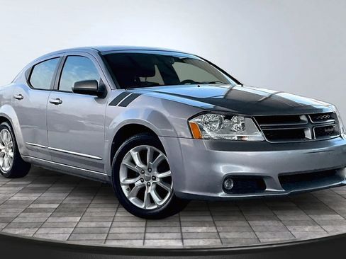 Used 2013 Dodge Avenger R/T image 3