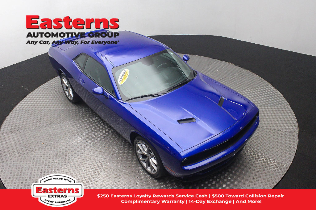 Used 2022 Dodge Challenger SXT w/ Plus Package RWD image 4